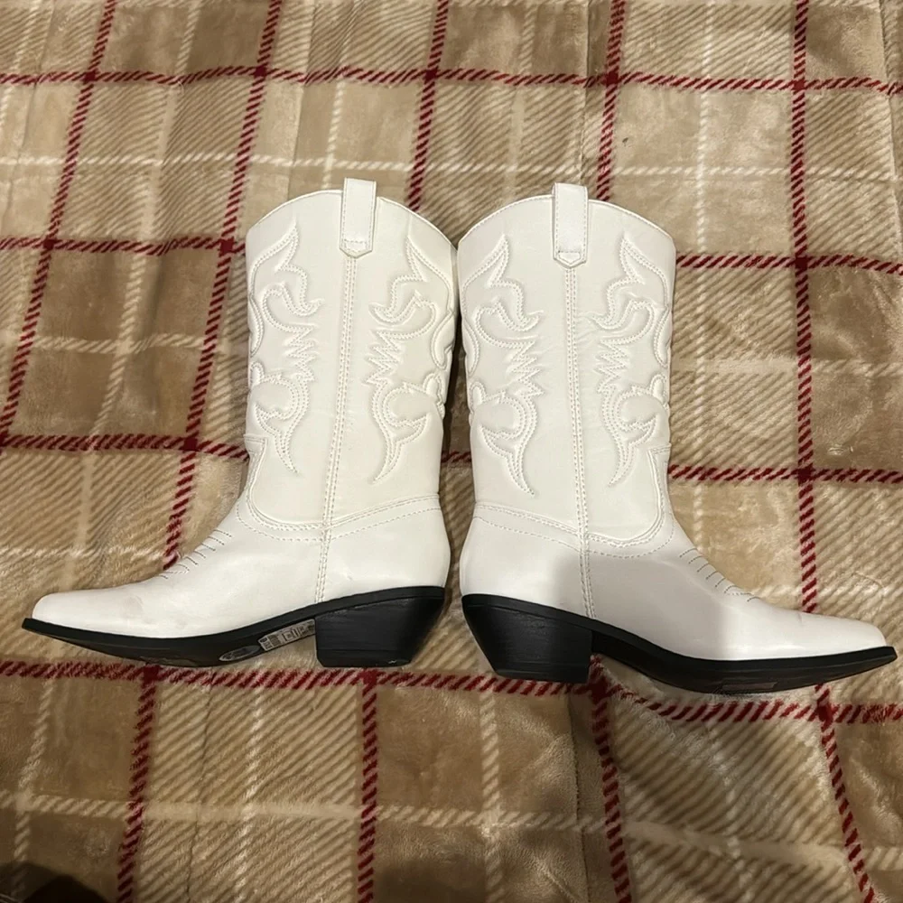 Soda White Heeled Cowgirl Boots - Picture 4 of 4